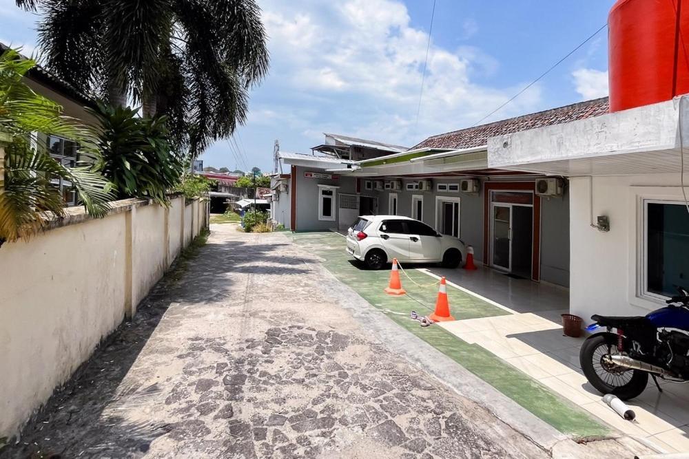 Hotel SPOT ON 2389 Kostel 99 Pangkal Pinang Exterior foto