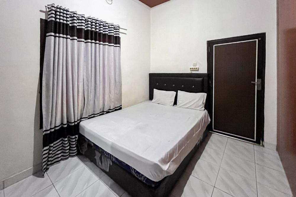 Hotel SPOT ON 2389 Kostel 99 Pangkal Pinang Exterior foto